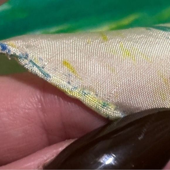 Vintage Asian signed silk scarf hand rolled - Picture 5 of 6